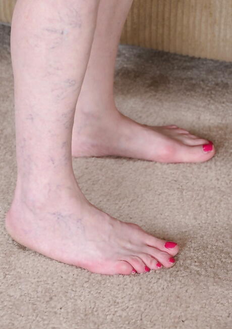 Sultry mature Anna in fancy skirt in nasty foot fetish action 